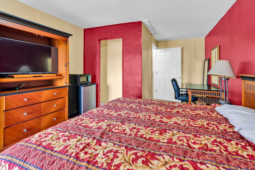 More Photos Of 1290 S Federal Hwy, Dania Beach Hotel For Sale