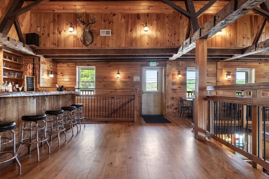 More Photos Of 552 Main St, Apalachin General Retail For Sale