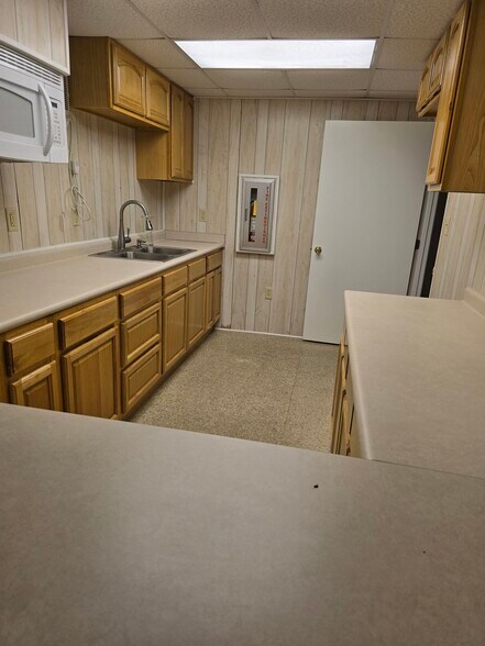 More Photos Of 130 Clay St, Hinesville Religious Facility For Sale