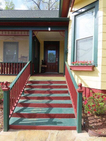 More Photos Of 1923 S Beckham Ave, Tyler Office Residential For Lease