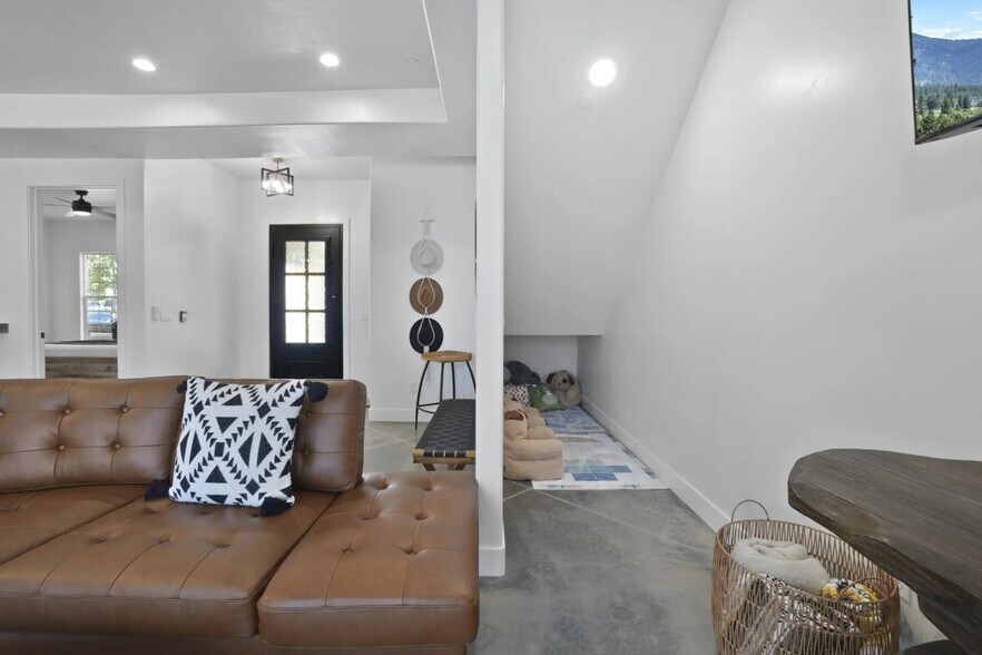 More Photos Of 4346 W Canterbury Rd, Hurricane Multifamily For Sale