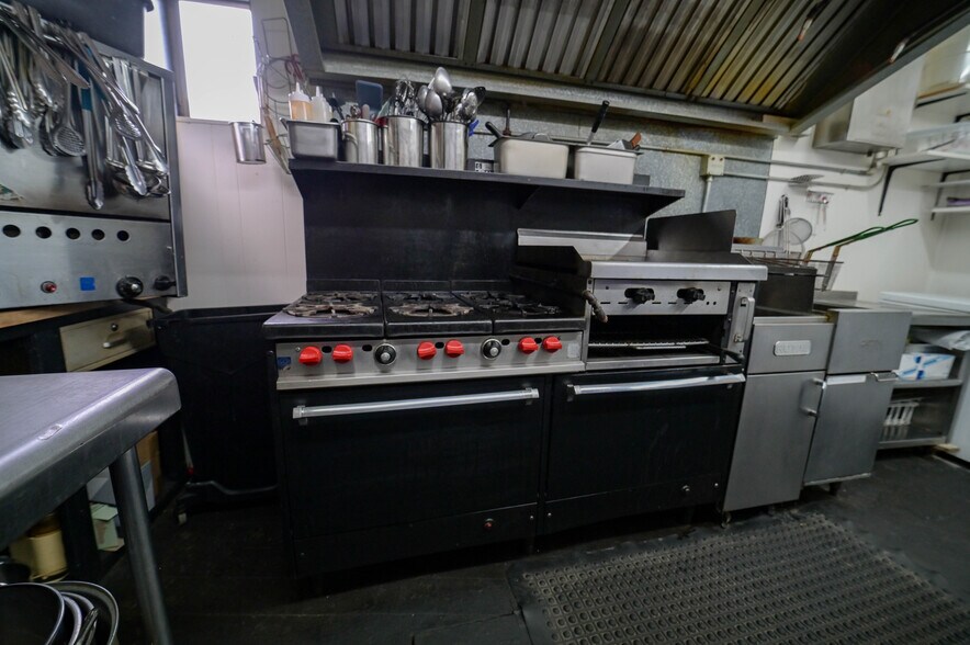 More Photos Of 157 Whitesboro St, Yorkville Storefront For Sale