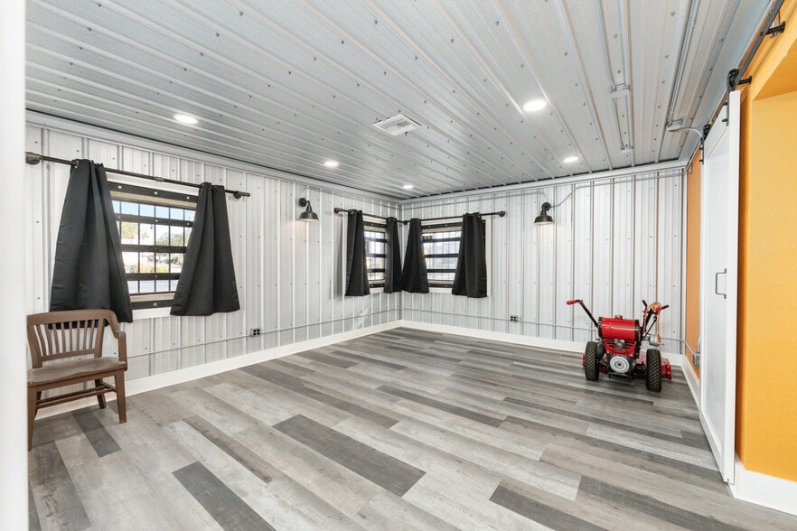 More Photos Of 818 N Magnolia Ave, Ocala Warehouse For Sale