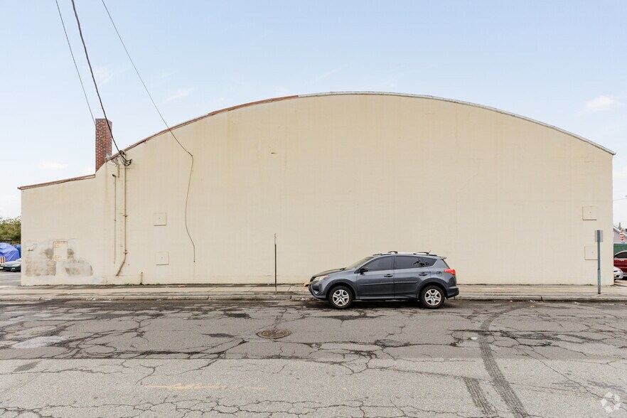 More Photos Of 110 King St, Hackensack Warehouse For Lease