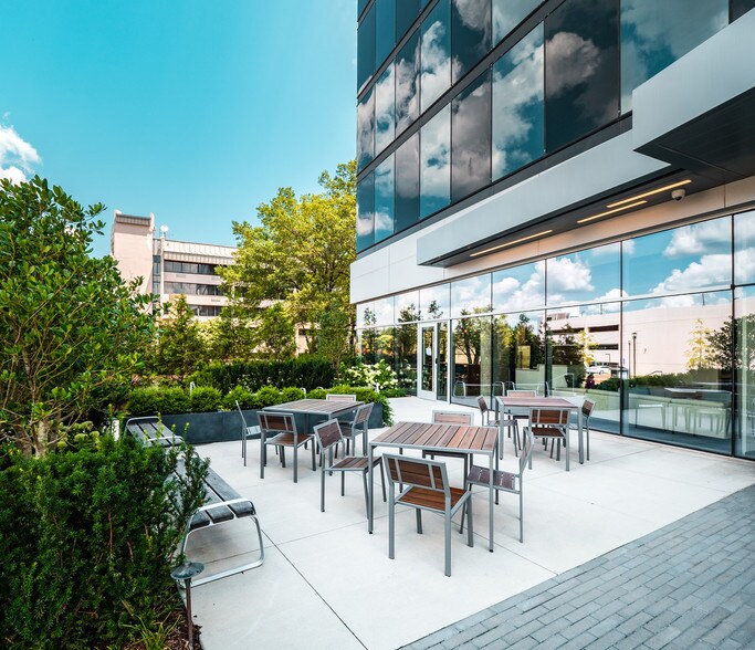 More Photos Of 11800 Sunrise Valley Dr, Reston Office For Lease