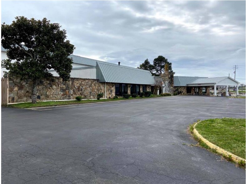 Primary Photo Of 1421 Murrays Chapel Rd, Sweetwater Hotel For Sale