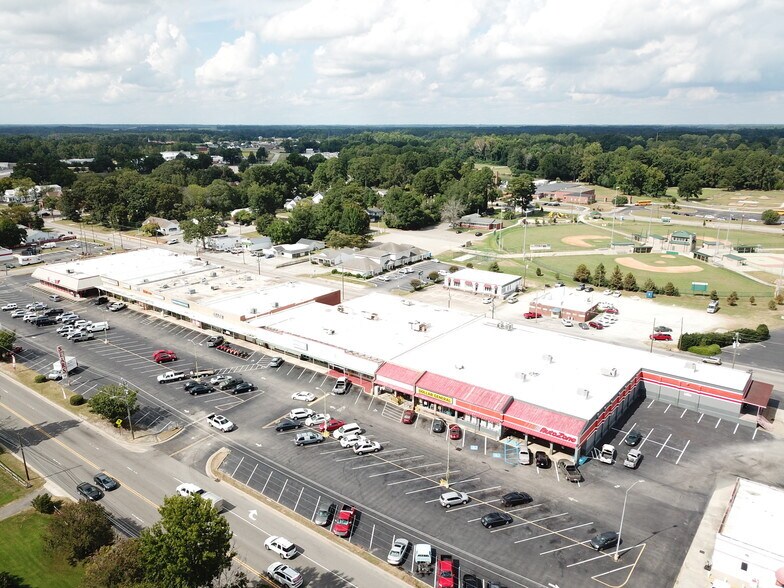More Photos Of 908-1010 W Cumberland St, Dunn General Retail For Lease