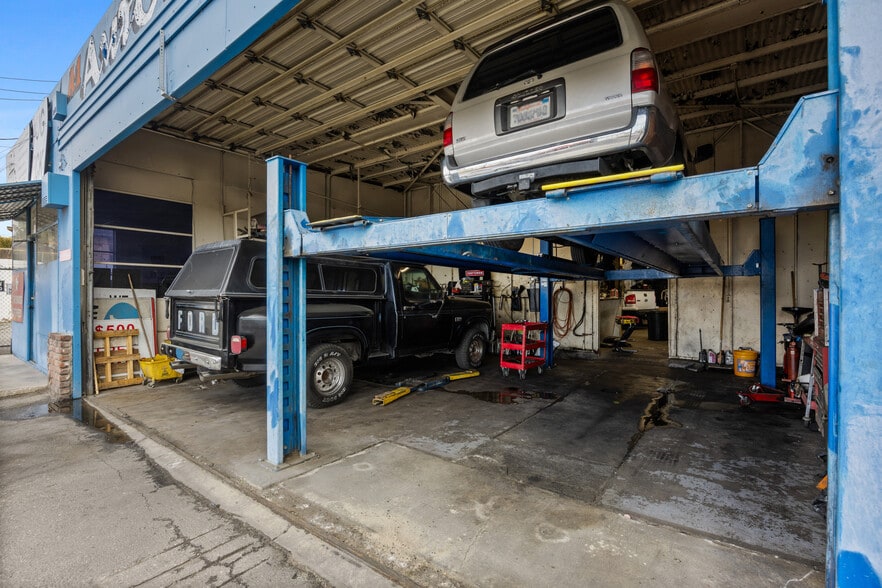 More Photos Of 2000 Union Ave, Bakersfield Auto Repair For Sale