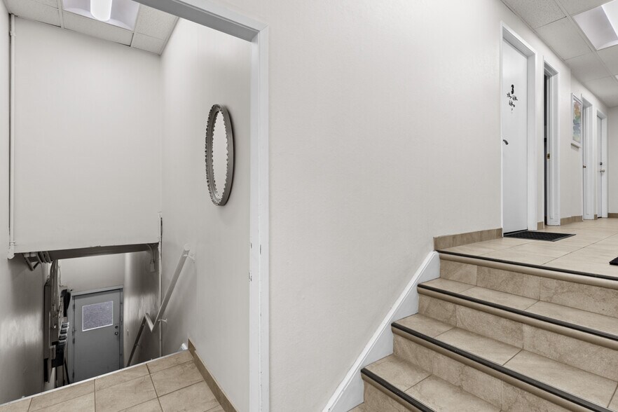 More Photos Of 537 Bernard Av, Kelowna Office For Lease