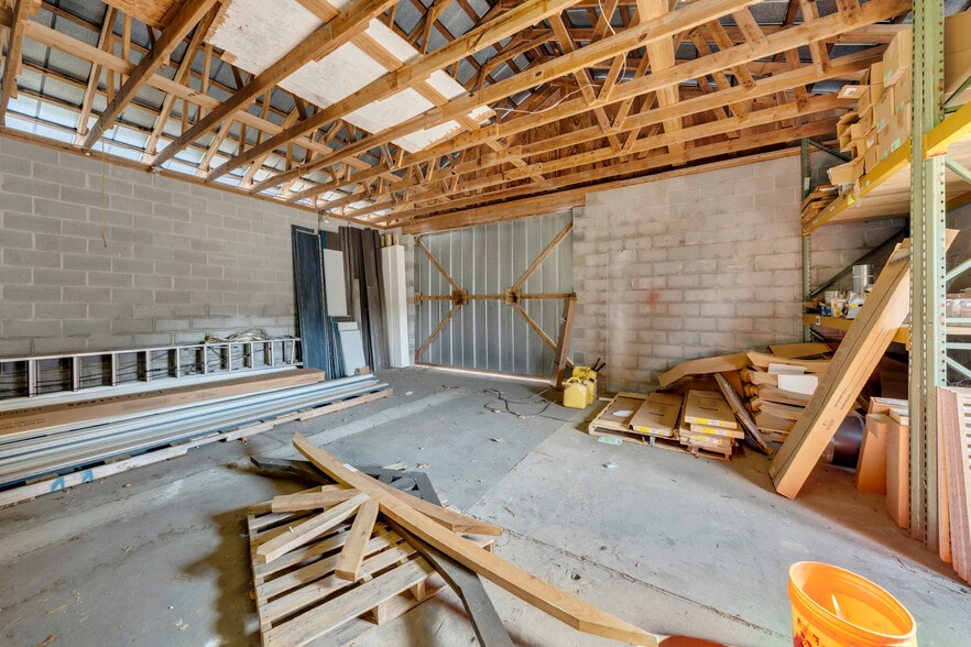 More Photos Of 25 Woodbury Hwy, Manchester Freestanding For Lease