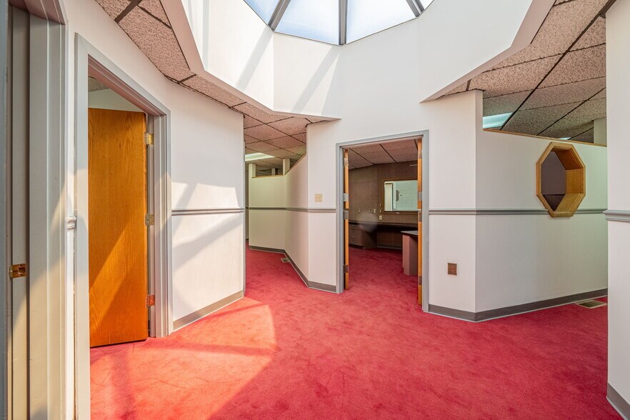 More Photos Of 1080 Caroline Dr, Washington Office For Sale