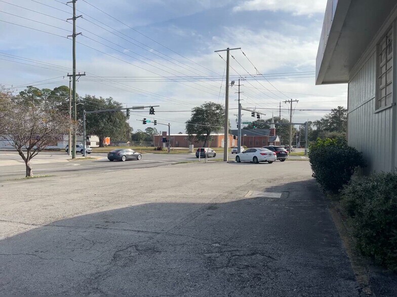 More Photos Of 1906 Parental Home Rd, Jacksonville Storefront For Sale