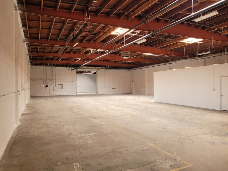 More Photos Of 1004 W Brooks St, Ontario Warehouse For Lease