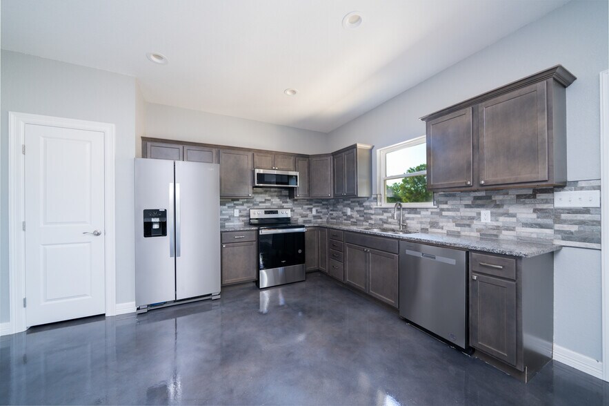 More Photos Of 150 Stephens Rd, Hallsville Apartments For Sale