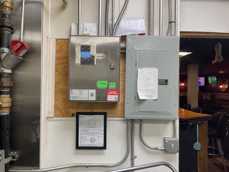 More Photos Of 2521 Waynesburg Dr SE, Canton General Retail For Sale