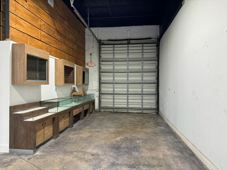 More Photos Of 7880-7882 NW 56th St, Miami Warehouse For Lease