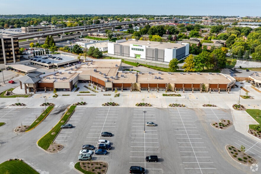 More Photos Of 606-780 N 114th St, Omaha Unknown For Lease