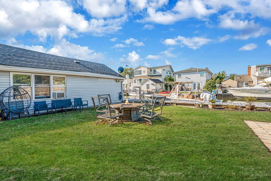 More Photos Of 504 Fire Island Ave, Babylon Flex For Sale