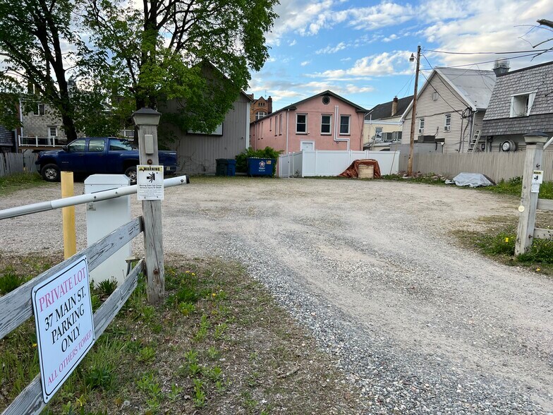 More Photos Of 37 Main St, Clinton Township Storefront Retail Residential For Lease