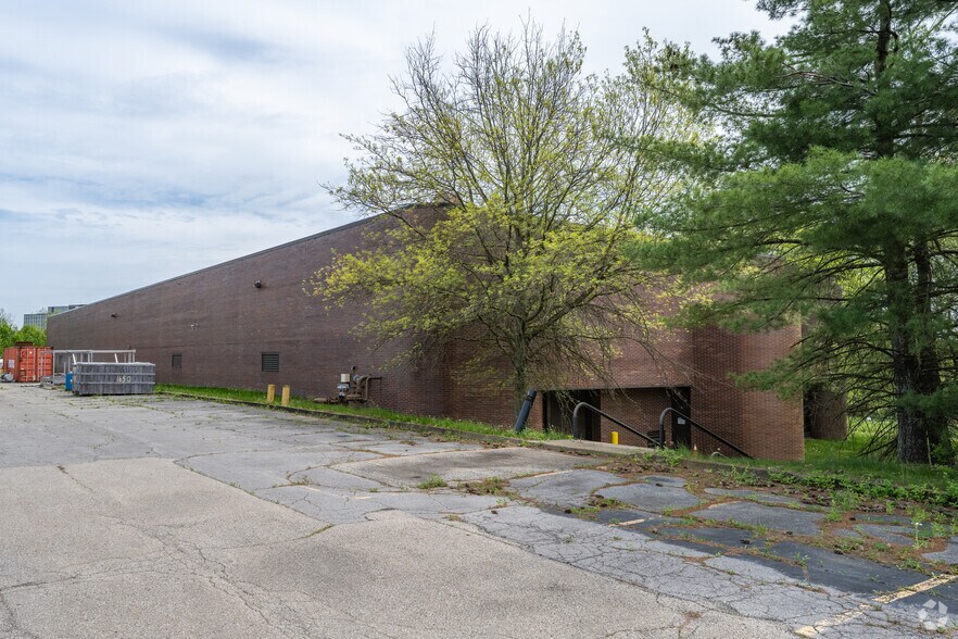 More Photos Of 200 Parkwest Dr, Pittsburgh Warehouse For Sale