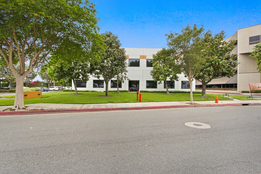 More Photos Of 744 N Eckhoff St, Orange Office For Sale