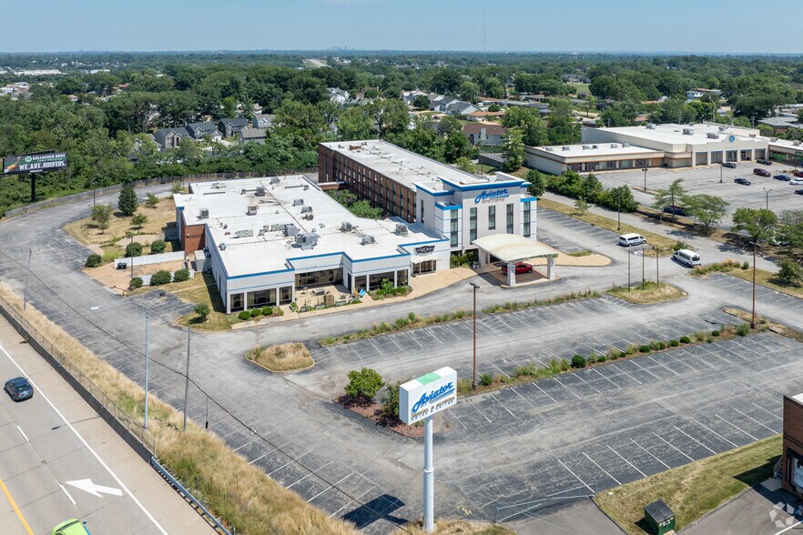 More Photos Of 6921 S Lindbergh Blvd, Saint Louis Hospitality For Sale