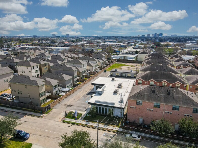 More Photos Of 8703 Meadowcroft Dr, Houston Medical For Lease