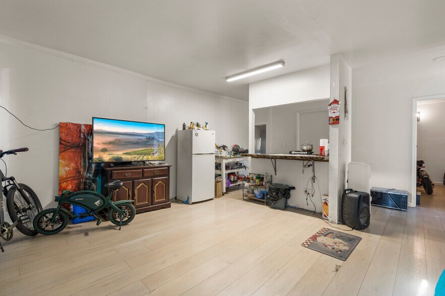 More Photos Of 899 W San Carlos St, San Jose General Retail For Sale