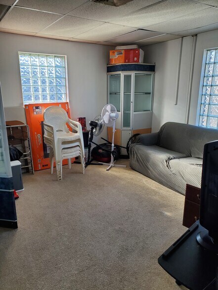 More Photos Of 181 E Hoffman Ave, Lindenhurst Warehouse For Sale