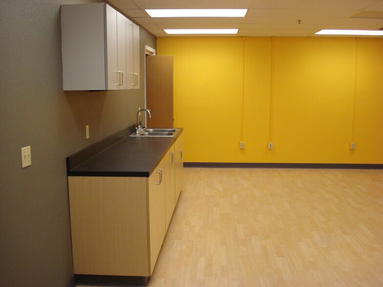 More Photos Of 3700 Woodland Dr, Anchorage Flex For Sale