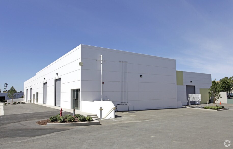 More Photos Of 3953 Industrial Way, Concord Warehouse For Lease
