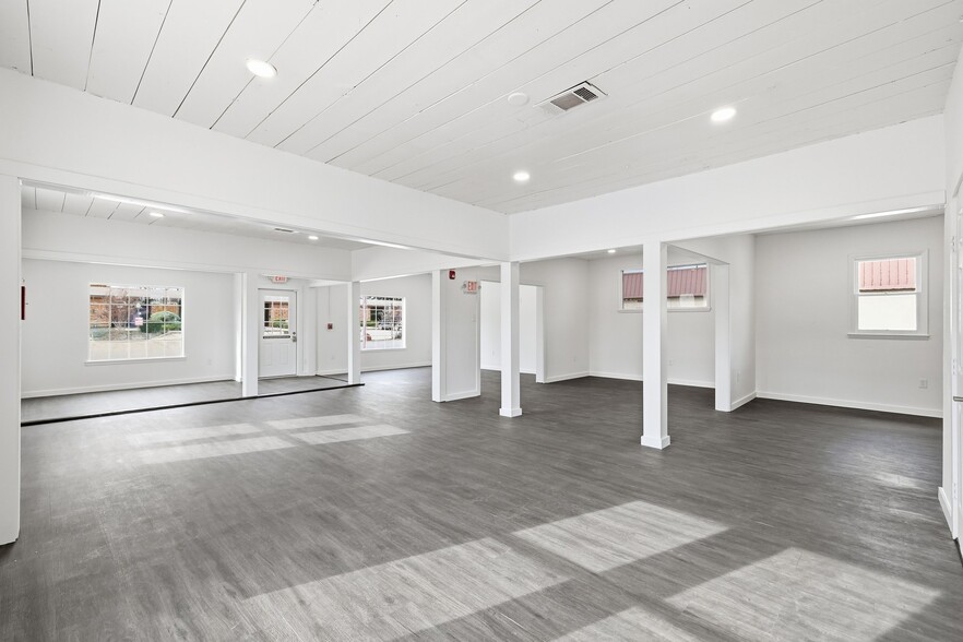 More Photos Of 516 N Locust St, Denton Daycare Center For Lease