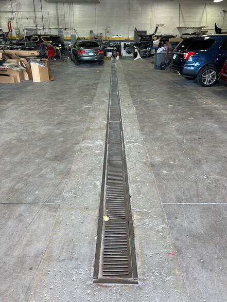 More Photos Of 1385 E Chicago St, Elgin Auto Repair For Lease