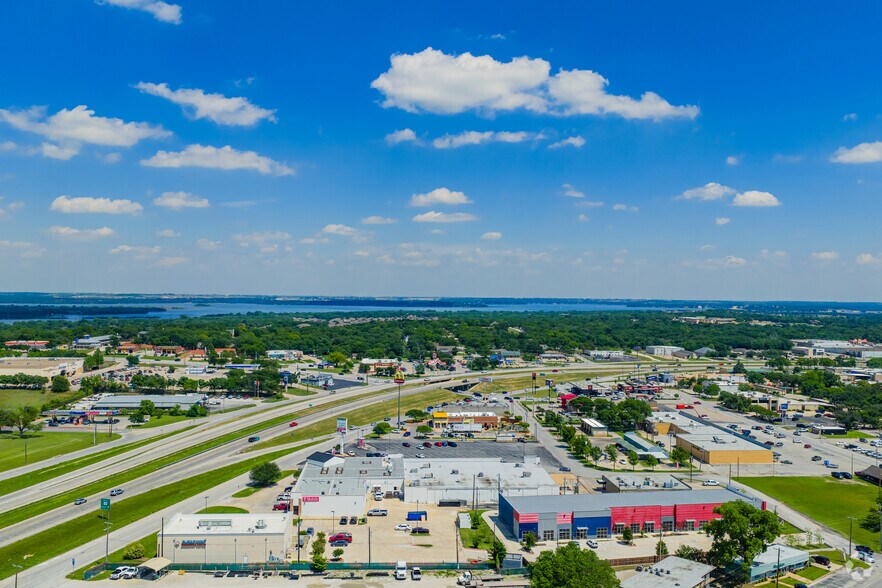 More Photos Of 605 Northwest Pky, Azle Unknown For Lease