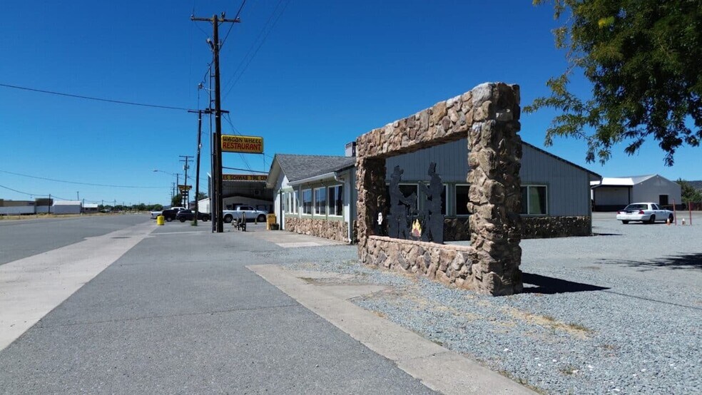 More Photos Of 308 W 12th St, Alturas Hotel For Sale