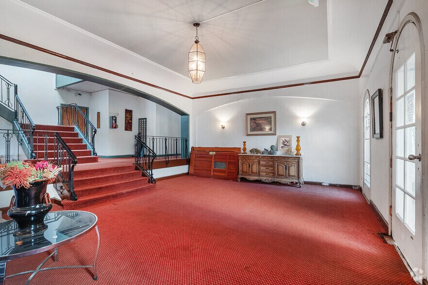 More Photos Of 100 N Kenmore Ave, Los Angeles Apartments For Sale