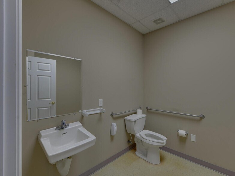 More Photos Of 134 Hurricane Shoals Rd, Lawrenceville Storefront Retail Office For Sale