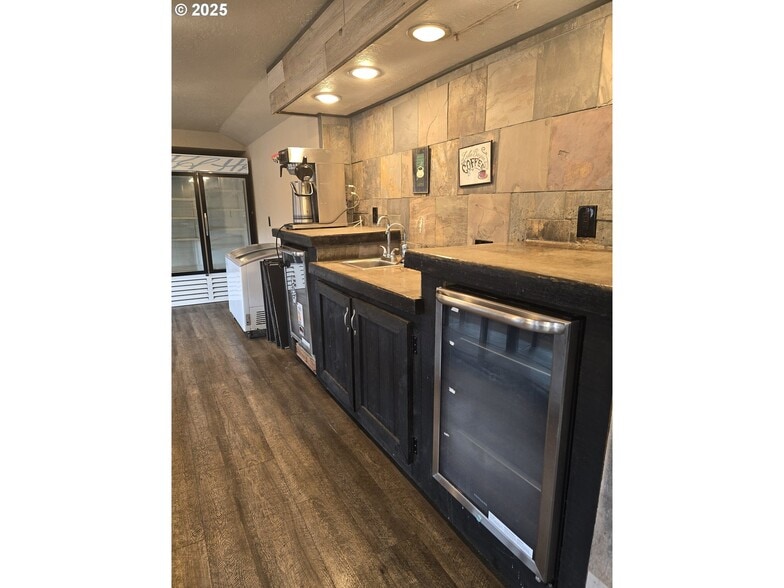 More Photos Of 1720 N Hwy 101, Rockaway Beach Storefront For Sale