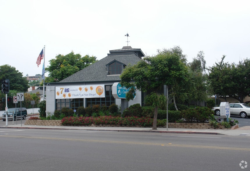 More Photos Of 1004 Rosecrans St, San Diego Bank For Lease