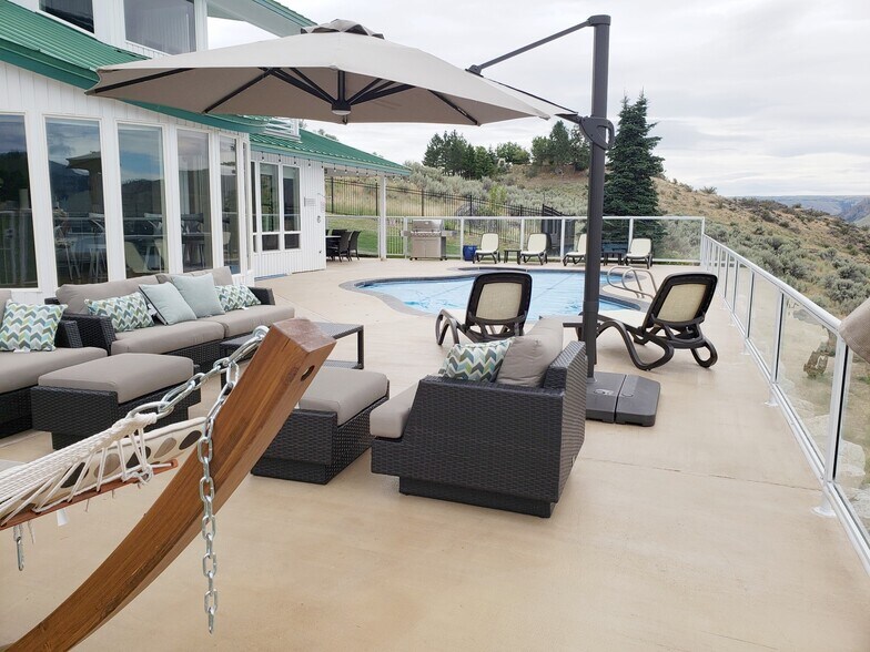 More Photos Of 335 Henderson Rd, Chelan Hospitality For Sale