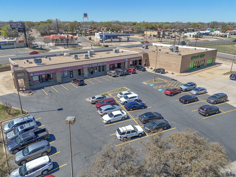 More Photos Of 2102 S W S Young Dr, Killeen Freestanding For Lease