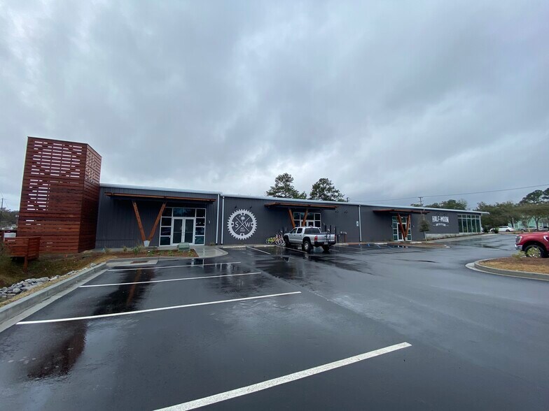 More Photos Of 605 N Main St, Summerville Storefront Retail Office For Lease