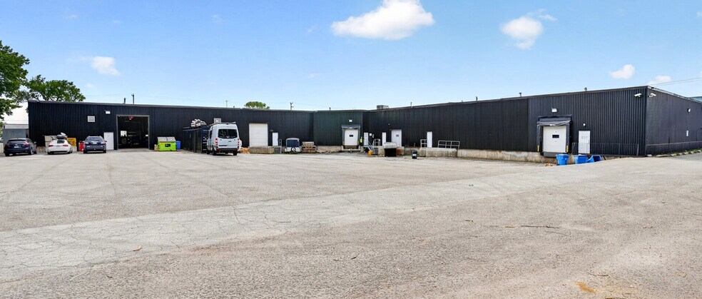 More Photos Of 40 Rue John-F.-Kennedy, Saint-Jérôme Warehouse For Sale
