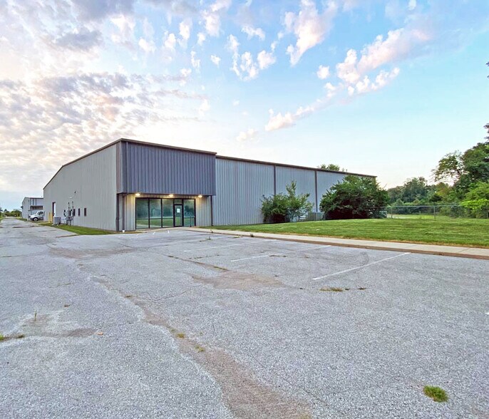 More Photos Of 729 Prairie Dupont Dr, Dupo Warehouse For Lease