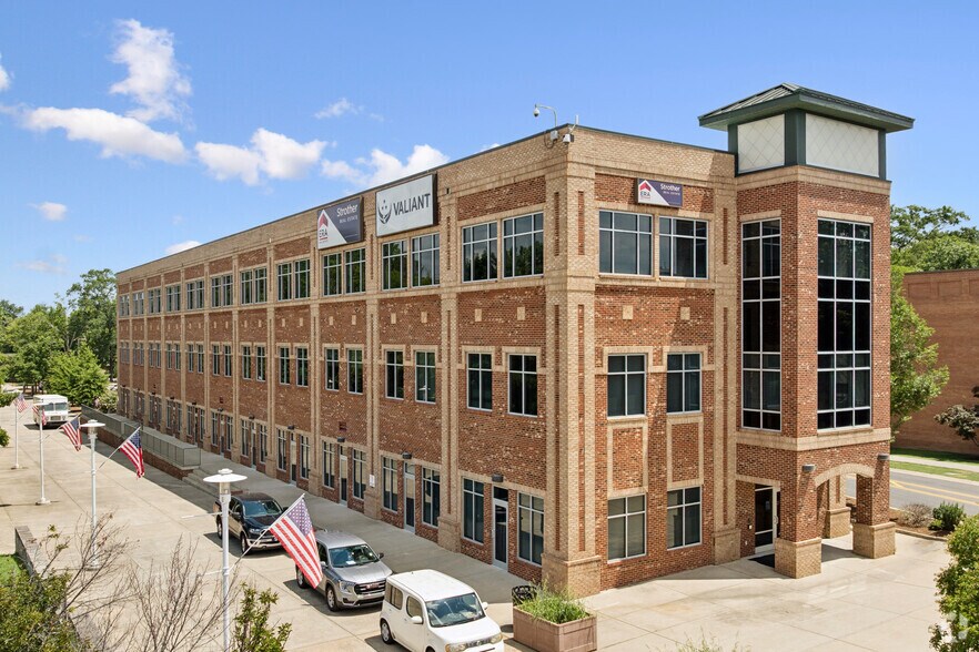 More Photos Of 225 Ray Ave, Fayetteville Unknown For Lease