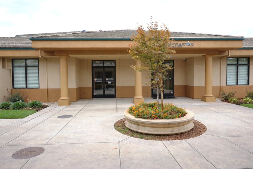 More Photos Of 1455 E G St, Oakdale Medical For Lease