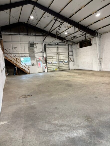 More Photos Of 1670 Broadway, Bangor Warehouse For Lease