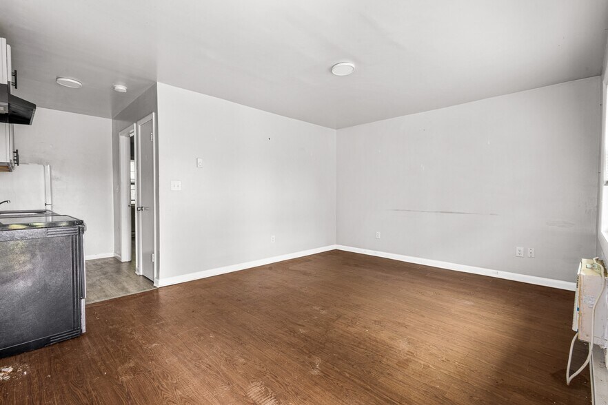 More Photos Of 210 Matthews Ave, Carrollton Apartments For Sale