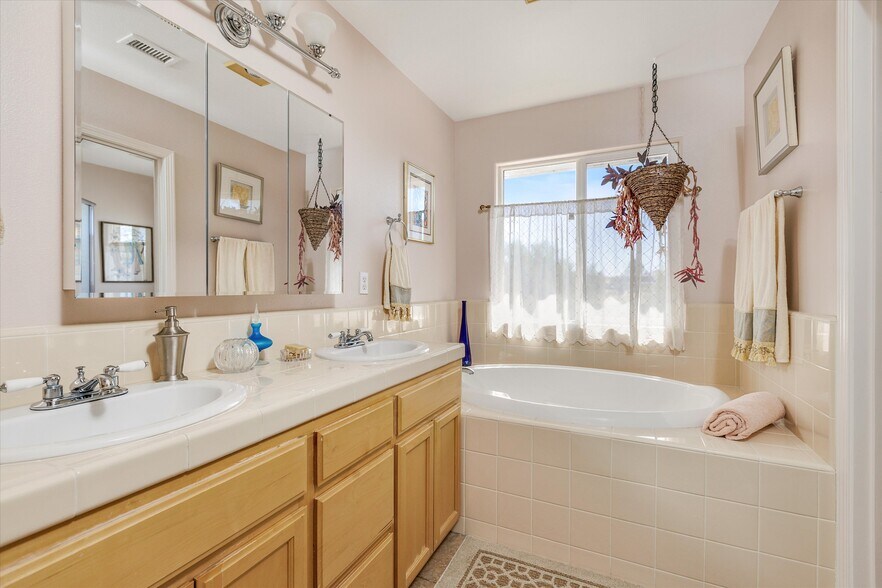 More Photos Of 5055 Rancho La Loma Linda Dr, Paso Robles Specialty For Sale