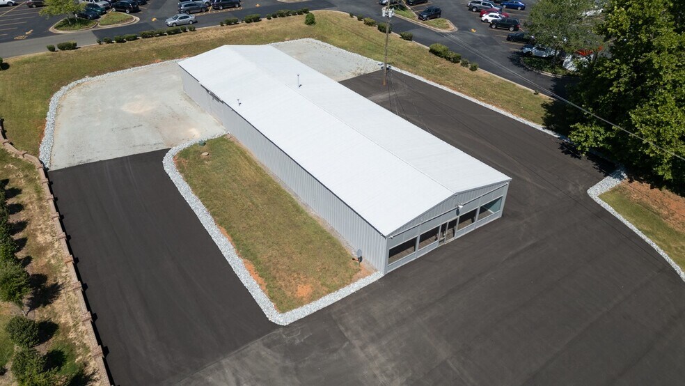 More Photos Of 165 Mayo St, Hillsborough General Retail For Lease